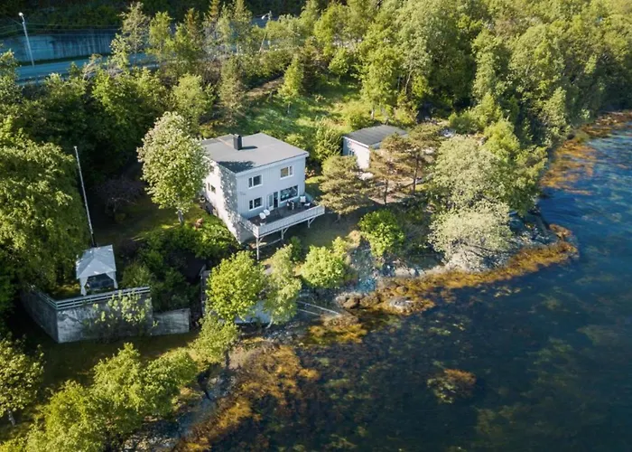 Private House & Bungalow By The Sea
