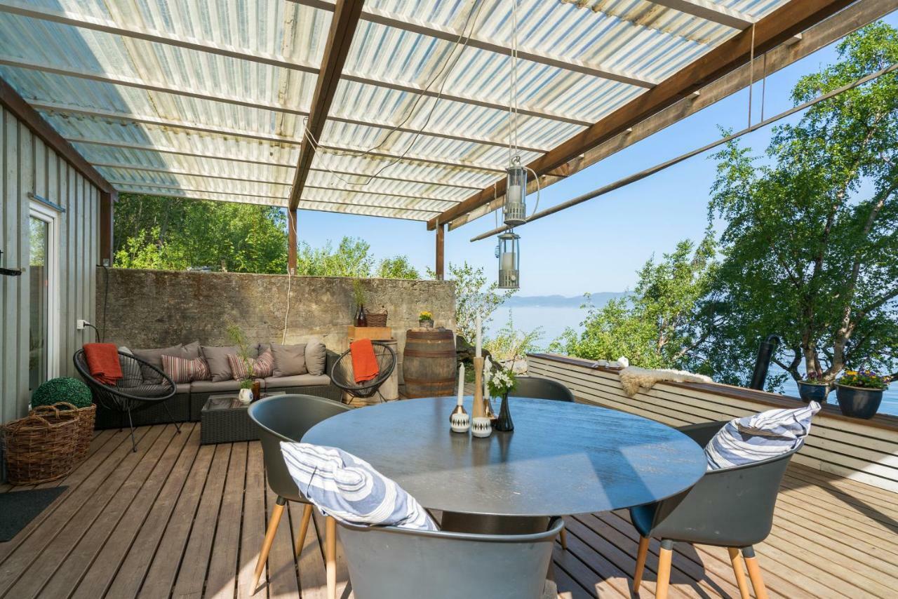 Private House & By The Sea Feriehus