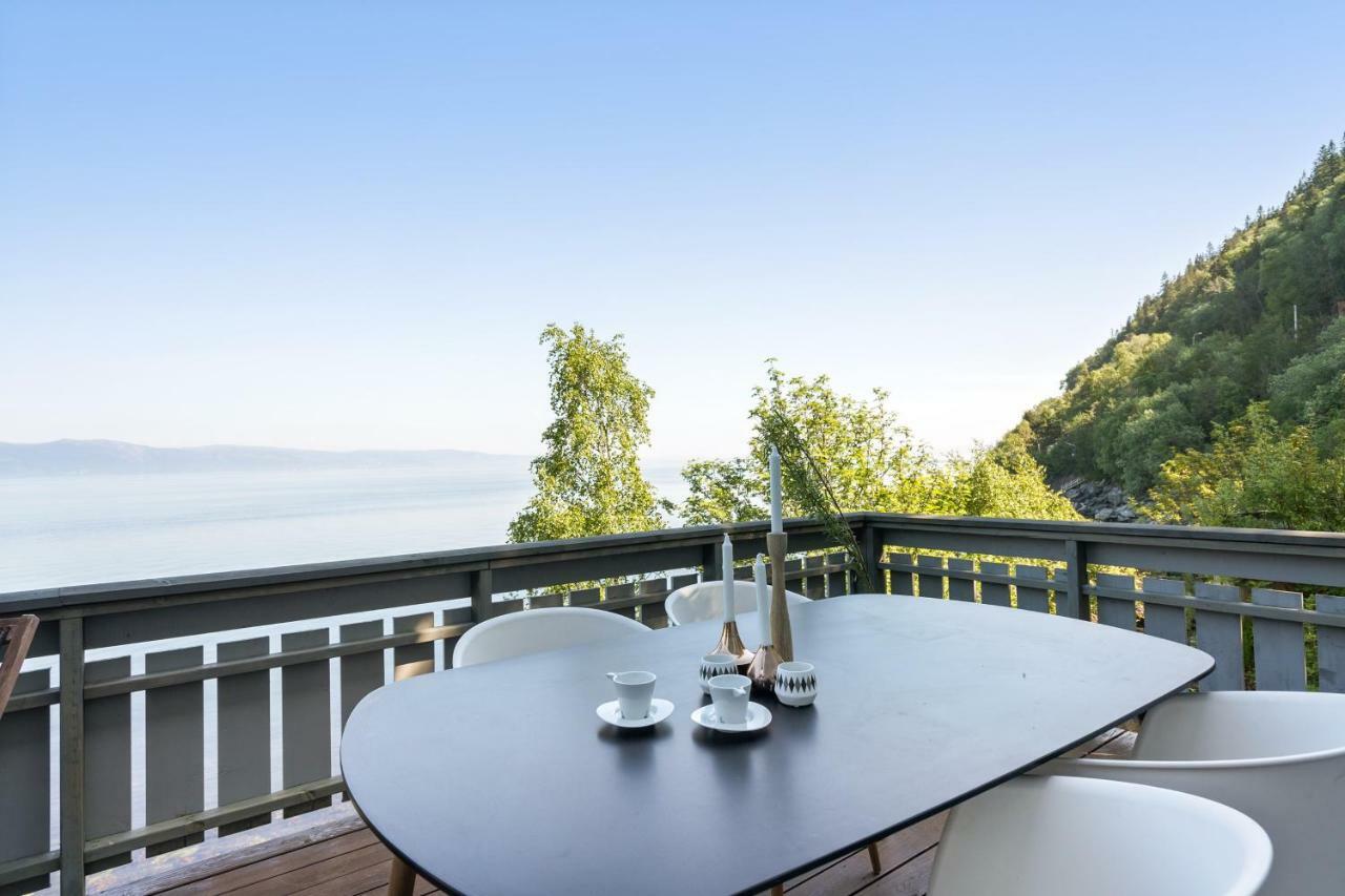 Private House & By The Sea Feriehus